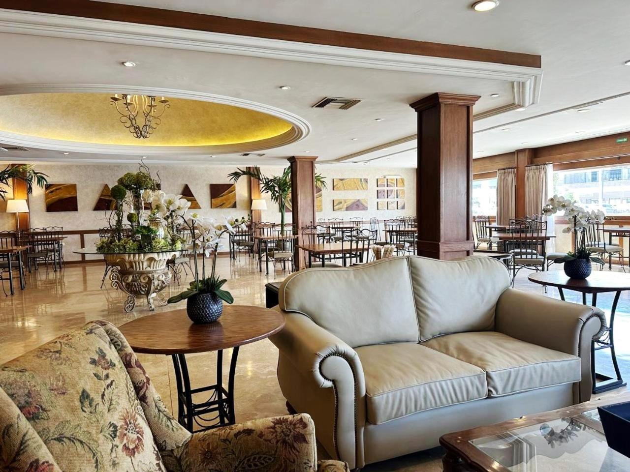 Fresno Galerias Hotel Torreon Exterior photo
